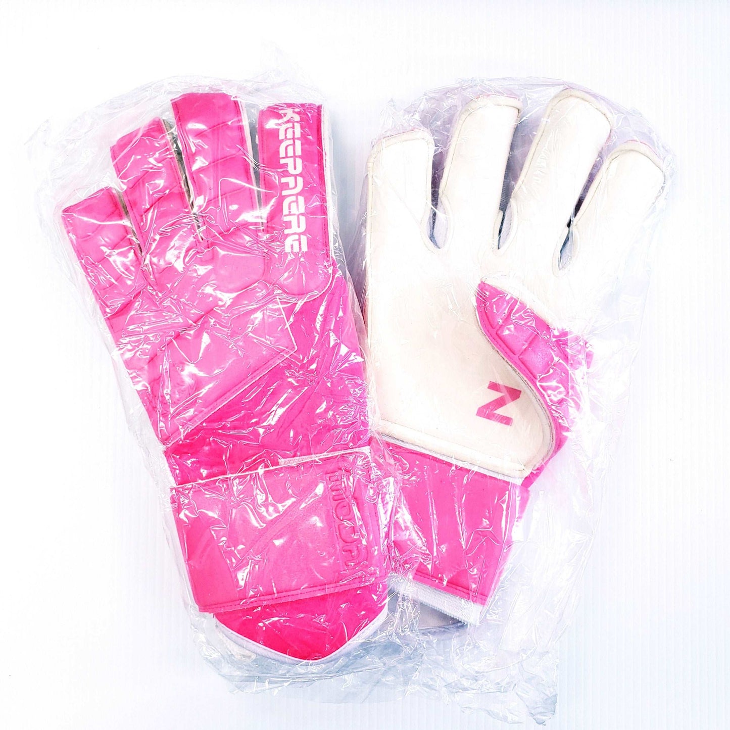 Pink Soccer Goalkeeper Gloves - Keepaere Moda